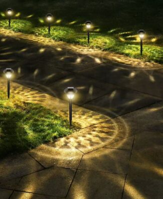 Solar-powered lawn lights for courtyards, entryways, garages, homes, outdoor gardens, outdoor light and shadow projection, cross-border solar lights.